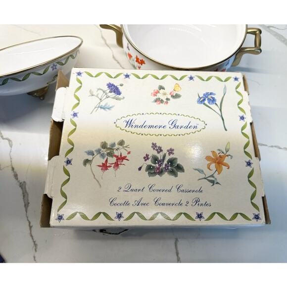 Vtge Windemere Garden 2-Qt Covered Casserole | Brass Handles | Enamel on Steel - Picture 5 of 7